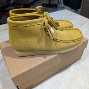 NWT Clarks Olive Wallabee Boots with Crepe Sole